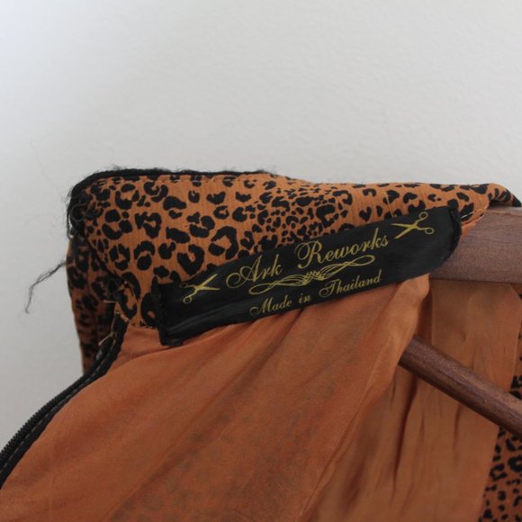 Cute patterned orange dress with pleats | M - Picture 6 of 7